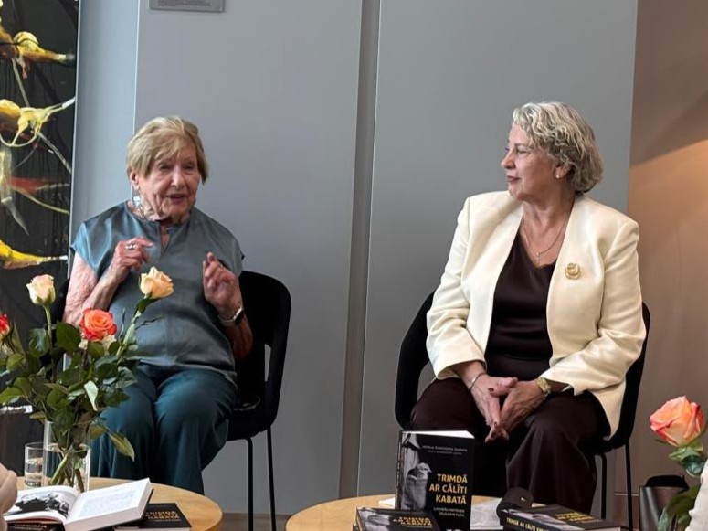 Dr. Zaiga Alksne-Phillips un apgāda Laika Grāmata vadītāja Ligita Kovtuna grāmatas atvēršanas dienā Latvijas Nacionālajā bibliotēkā, 14.09.2026 Dr. Zaiga Alksne-Phillips un apgāda Laika Grāmata vadītāja Ligita Kovtuna grāmatas atvēršanas dienā Latvijas Nacionālajā bibliotēkā, 14.09.2026